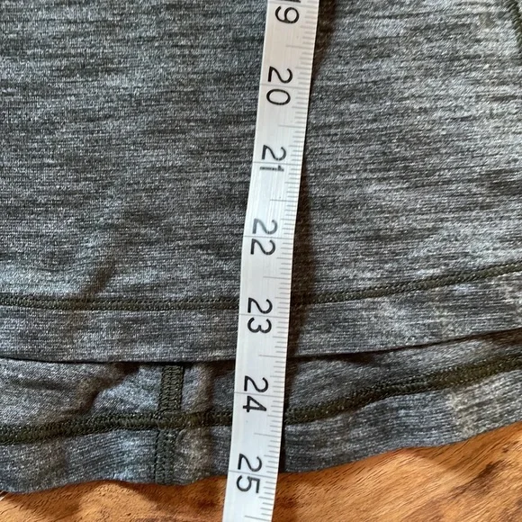 Size 6 Lululemon fitted tank - Picture 4 of 8